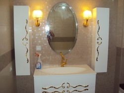 Зеркало в ванной овальное
